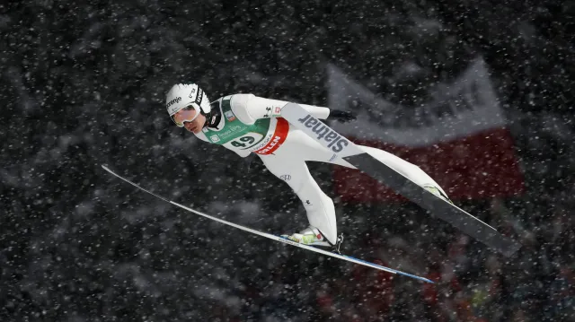 Závěr závodu skokanů v Zakopaném ve složitých podmínkách