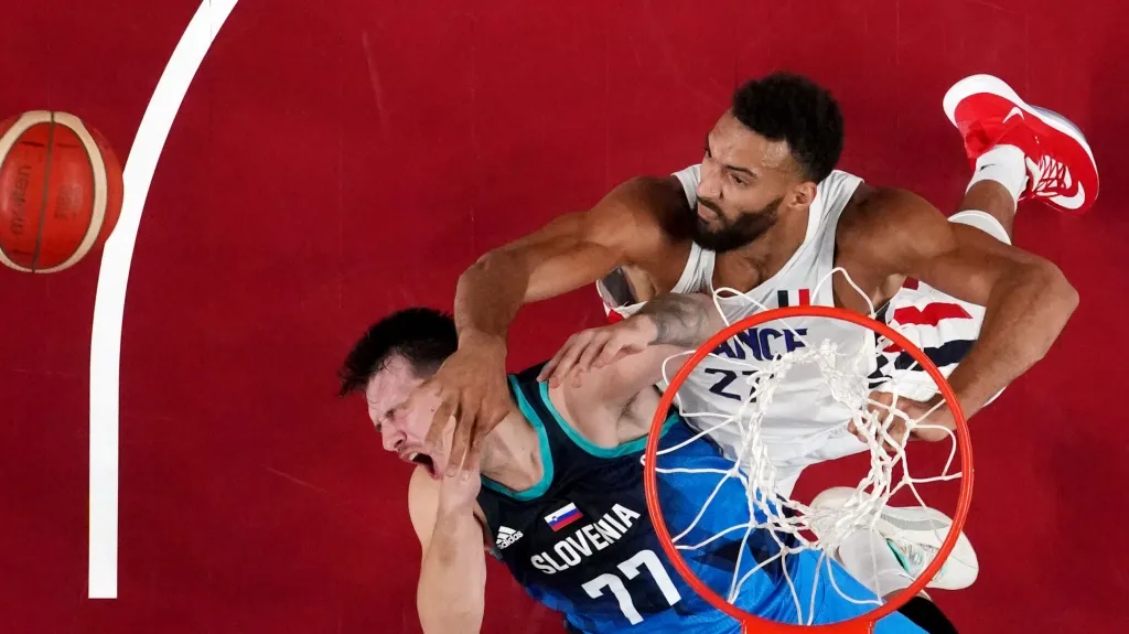 Tvrdý atak Rudy Goberta na Luku Dončiče