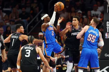 Shai Gilgeous-Alexander z Oklahoma City v akci proti Phoenixu