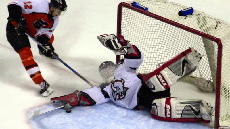 Dominik Hašek v dresu Buffala