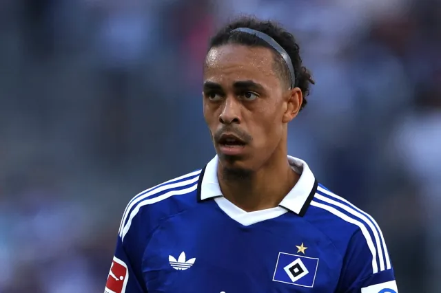 Augsburg je po výhře nad Frankfurtem v čele bundesligy, Mohuč deklasovala Hamburk