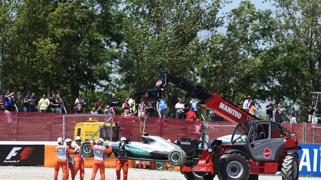 Mercedes Nico Rosberga opouští okruh v Barceloně