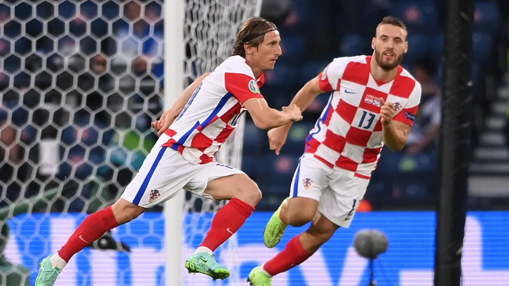 Luka Modrič se raduje z gólu