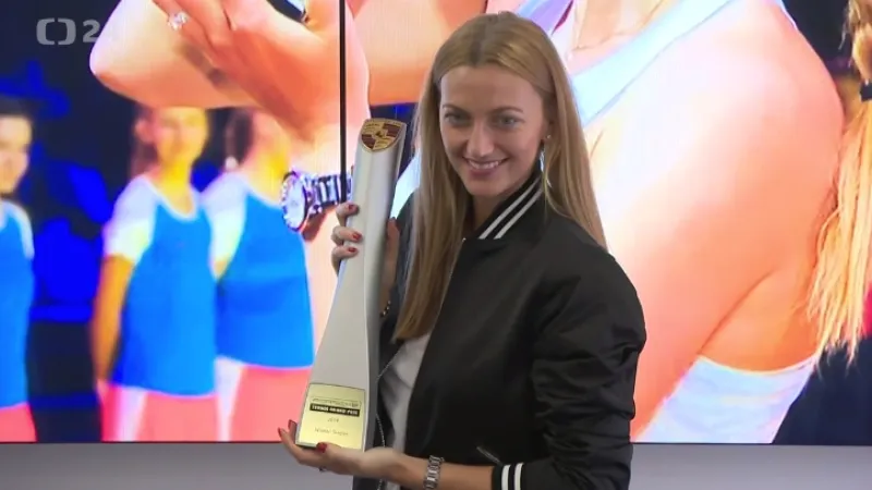 Kvitová se ukázala v Praze s trofejí ze Stuttgartu