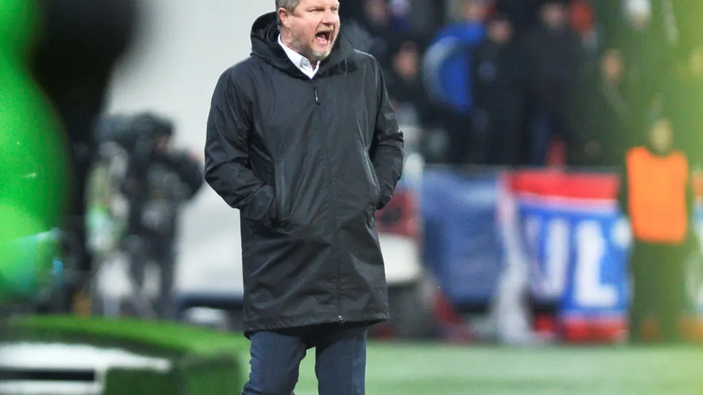 Trenér Pavel Vrba během utkání s Partizanem
