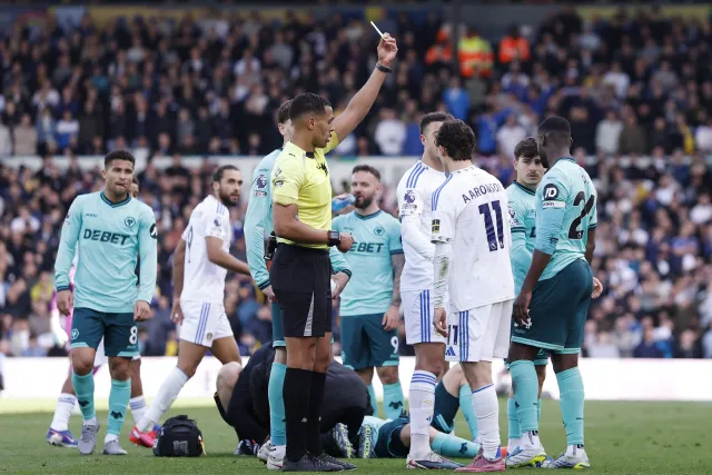 Krejčí se zranil a Wolverhampton je blízko sestupu. Manchester U. porazil Chelsea