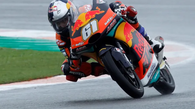 Moto3 ve Valencii šokoval výhrou teprve patnáctiletý Turek Öncü
