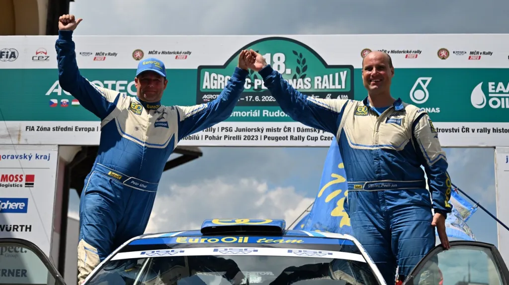 Petr Uhel a Václav Pech v cíli Rallye Hustopeče