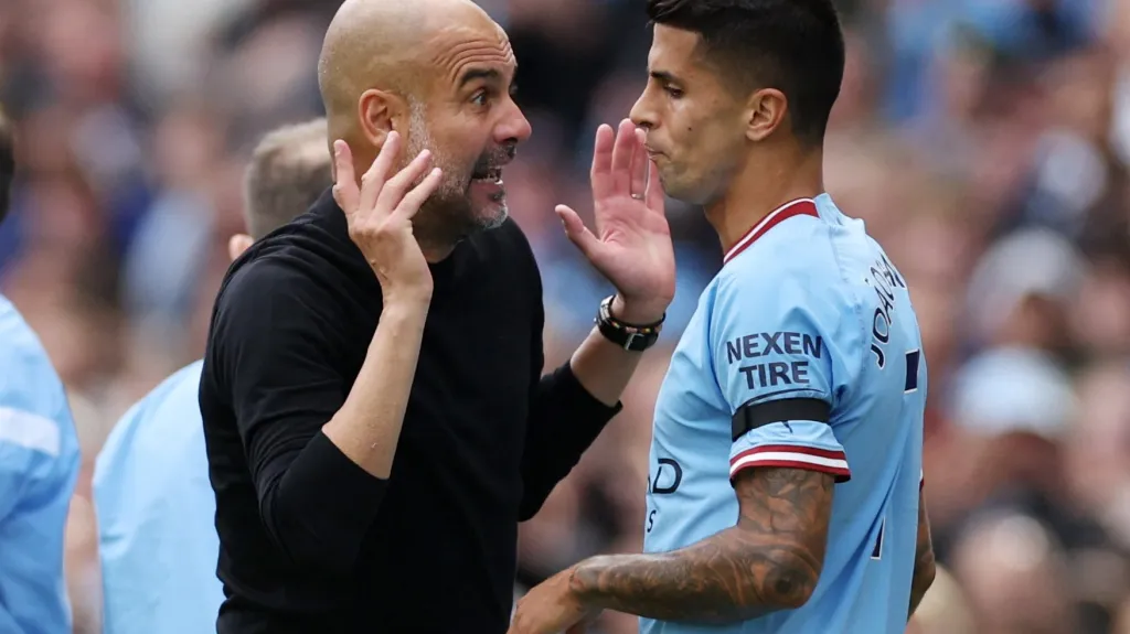Pep Guardiola a Joao Cancelo