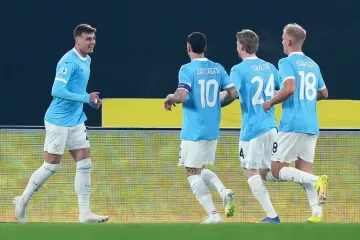 Fotbalisté Lazia oslavují branku proti Sassuolu