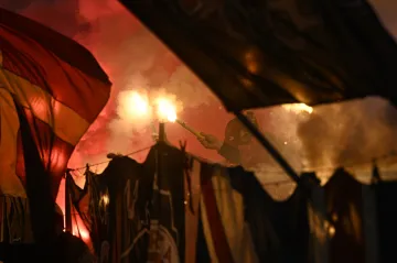 Fanoušci Sparty s pyrotechnikou