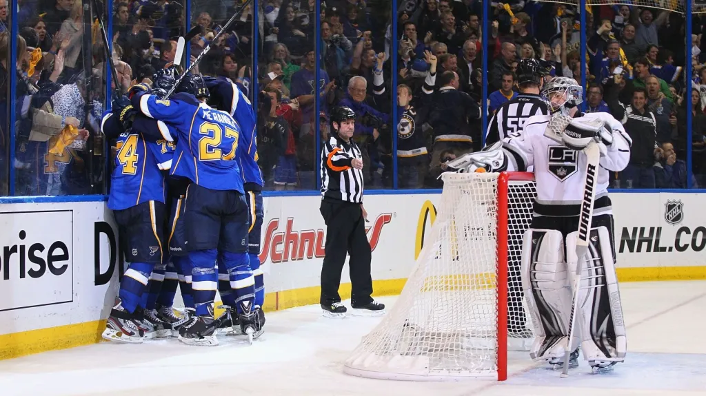 Slavící Blues a smutnící brankář Kings Quick