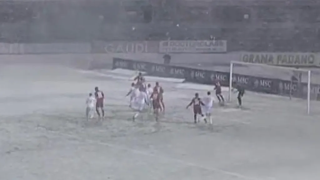 Fotbal v sněhové bouři