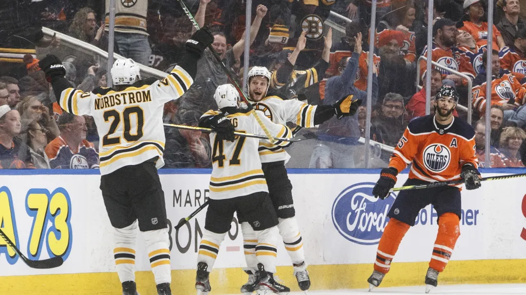 David Pastrňák slaví vítězný gól