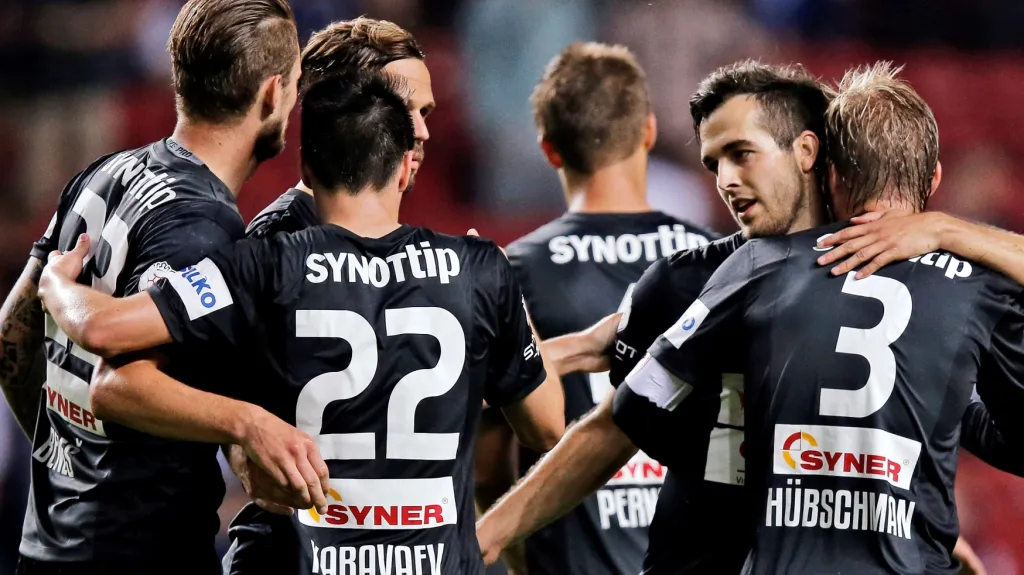 Slavící fotbalisté Jablonce