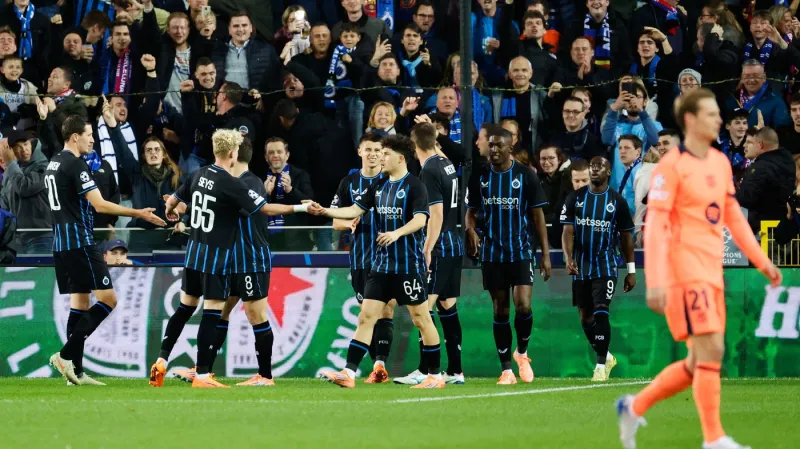 Hráči Brugg se radují v utkání Ligy mistrů proti Barceloně