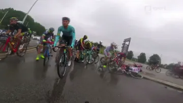 2. etapa Tour hledáčkem kamer na kolech závodníků