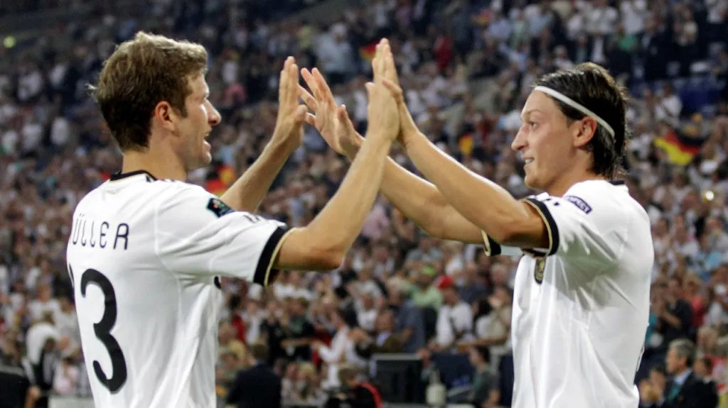 Thomas Müller a Mesut Özil