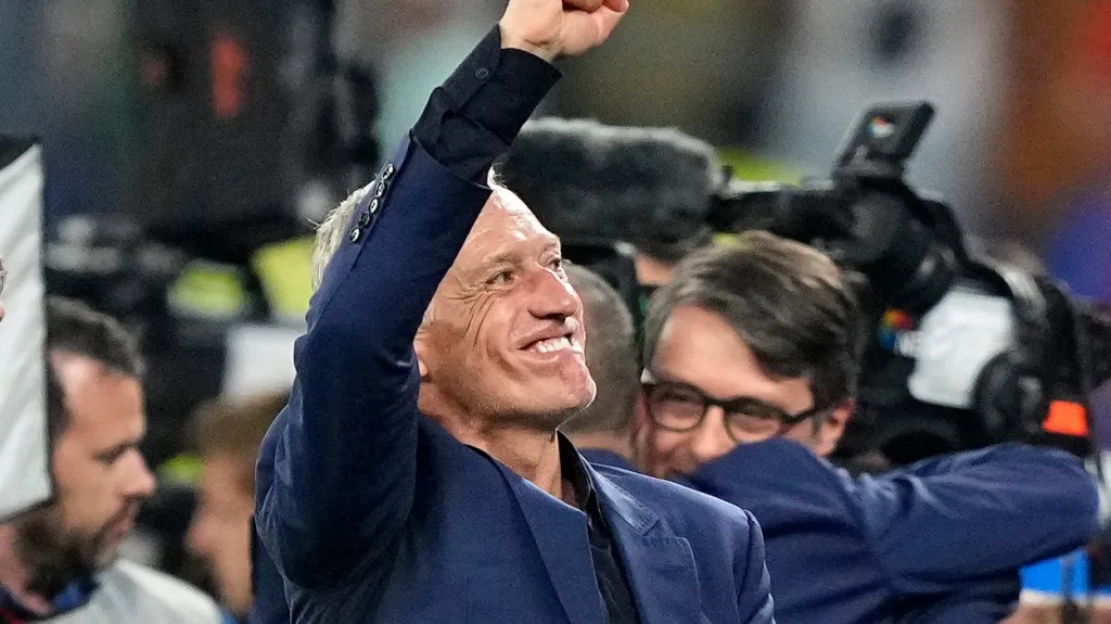 Radující se trenér Francie Didier Deschamps