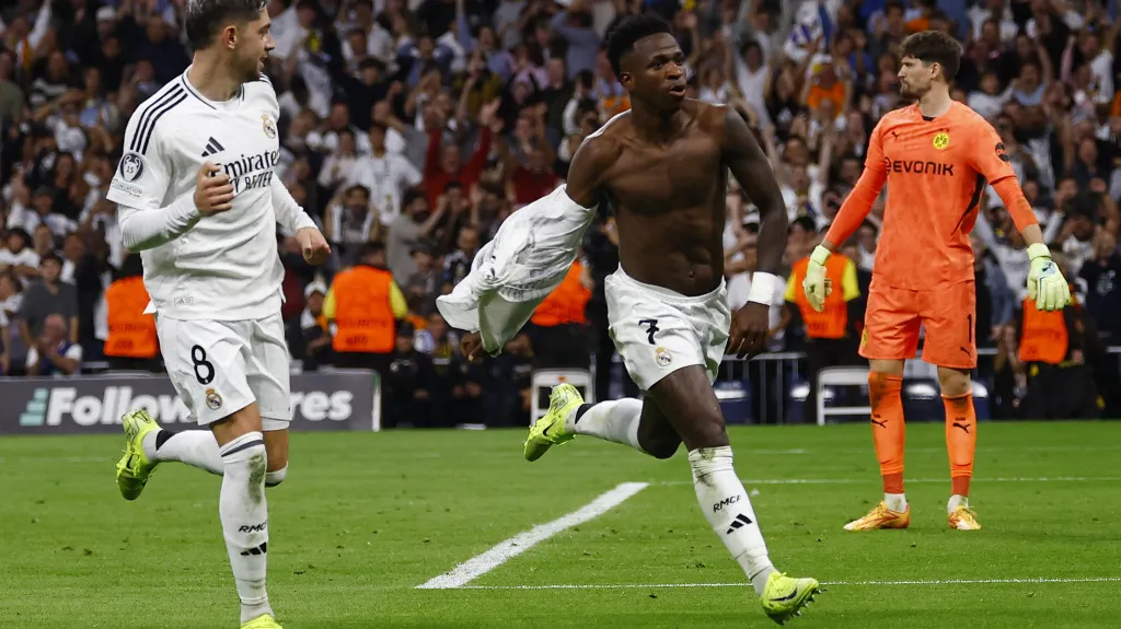 Vinicius junior z Realu slaví gól v brance Dortmundu