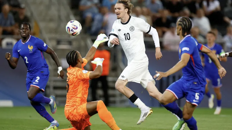 Střelec Nick Woltemade zakončuje proti Francii