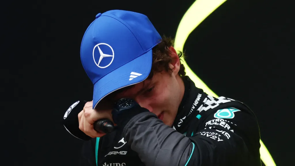 Dojatý Andrea Kimi Antonelli