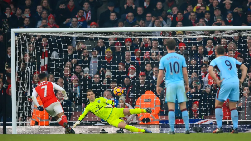 Sánchezova penalta zachránila Arsenalu výhru