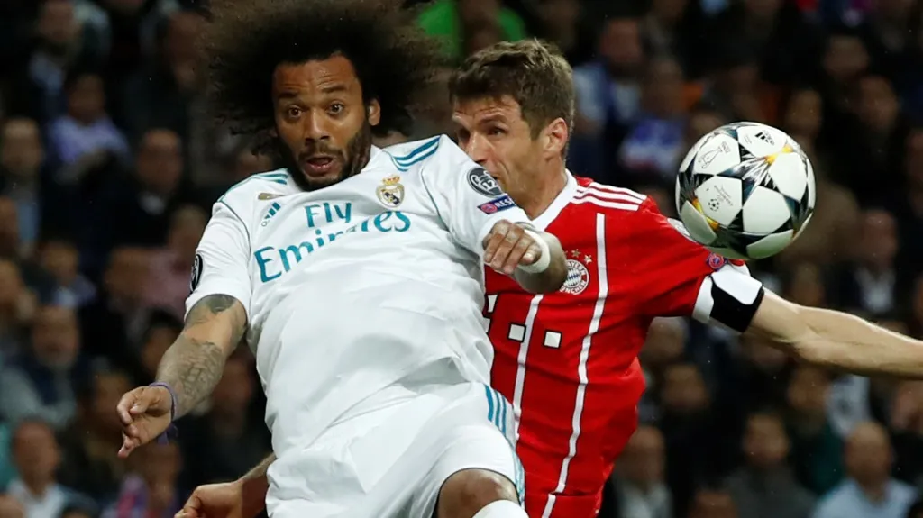 Marcelo v souboji s Thomasem Müllerem
