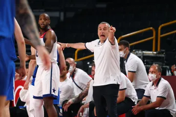 Trenér Ronen Ginzburg během utkání proti výběru USA