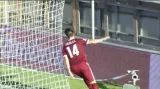 Kadlec si zaběhl za obranu Jablonce a propálil Špita - 1:0 (29. min.)