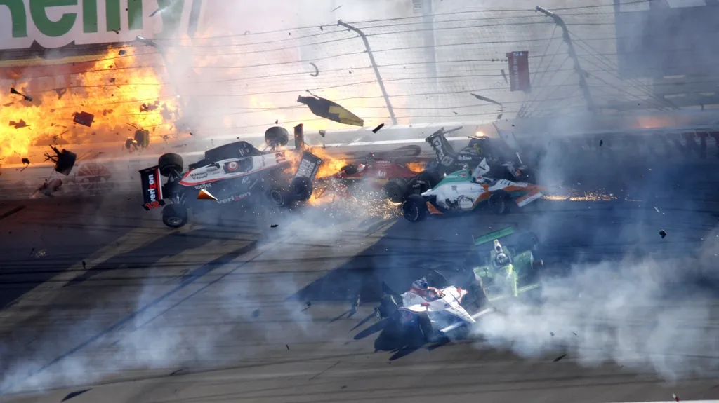 Hromadná havárie při závodě IndyCar