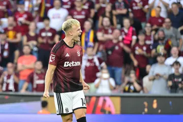 Jonatan Braut Brunes se raduje z prvního gólu v dresu Sparty