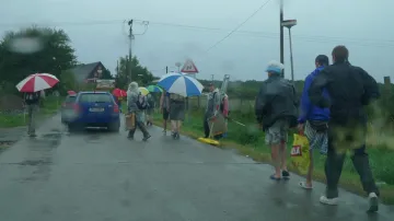 Diváků bylo méně než před rokem. O chladné a deštivé neděli necelých 140 tisíc