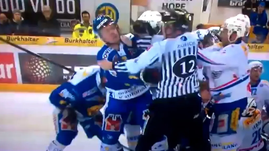 Petr Tatíček v souboji s rozhodčím