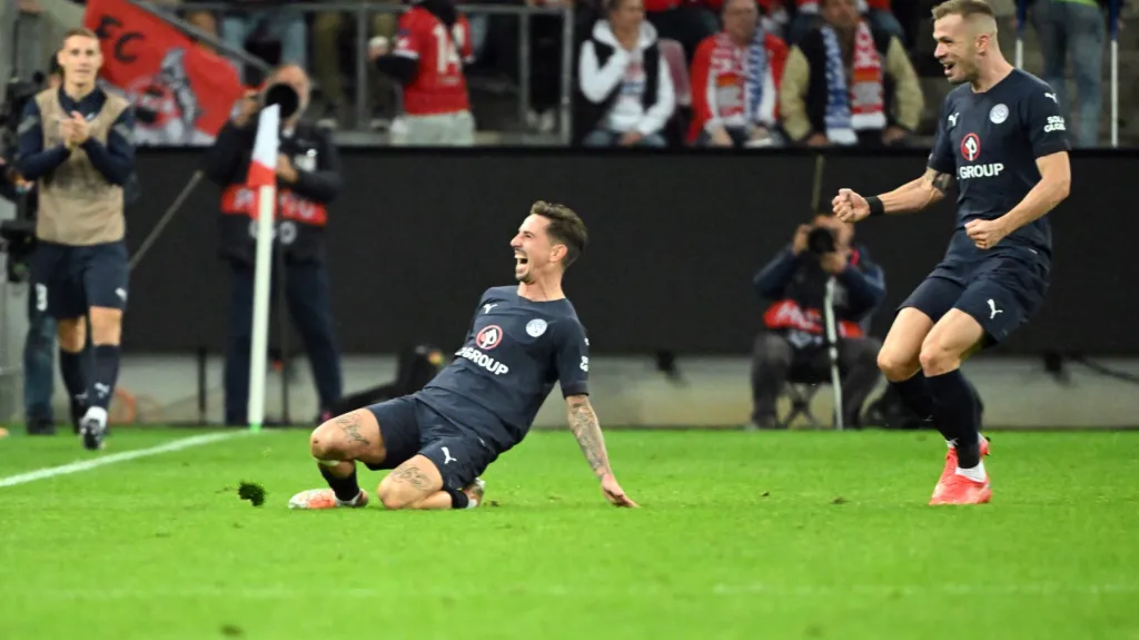 Milan Petržela se raduje z branky do sítě Kolína