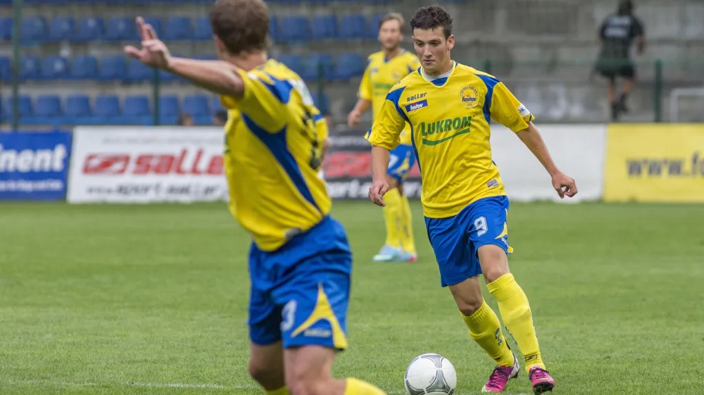 Zlínští fotbalisté (vpravo Lukáš Holík)