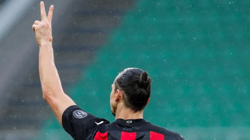 Ibrahimovič ukazuje, kolik gólů vstřelil Crotone