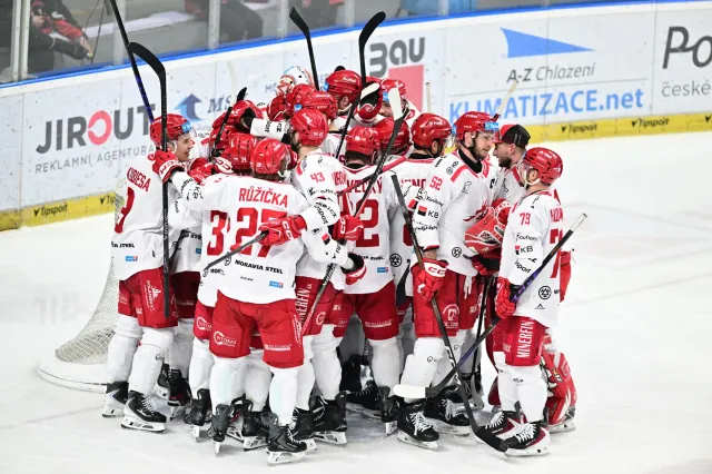 Třinec oslavil Růžičkovo jubileum postupem do semifinále, Liberec vyhrál potřetí v řadě
