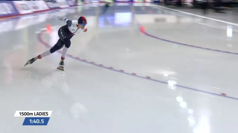 Jízda Sáblíkové na trati 1500 metrů na SP v Calgary