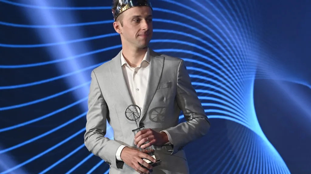 Ondřej Cink s trofejí pro Krále cyklistiky