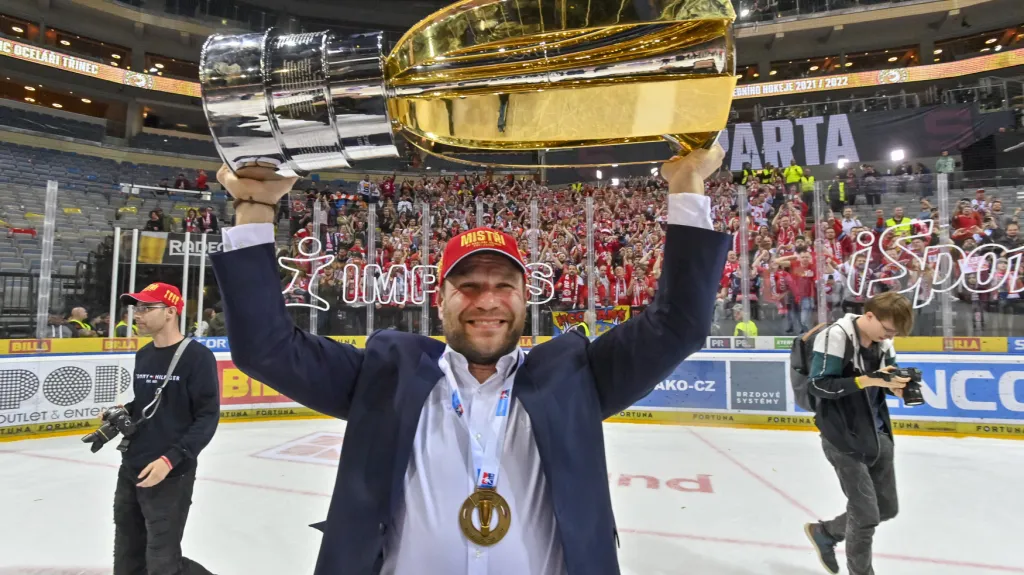 Václav Varaďa po zisku třetího titulu s Třincem