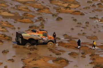 Martin Macík zaseknutý během etapy Dakaru