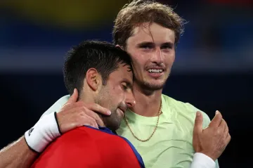 Alexander Zverev a Novak Djokovič v Tokiu