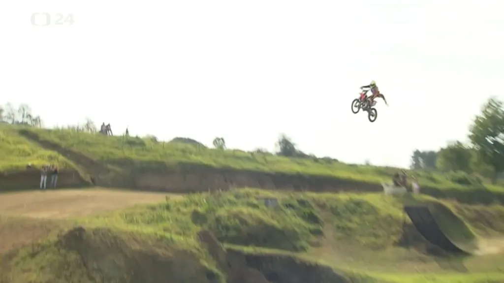 Nad Sázavou létaly motorky a čtyřkolky