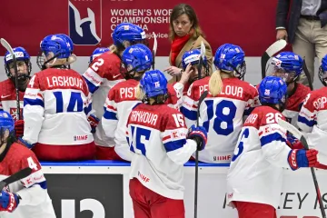 Trenérka Carla MacLeodová na české střídačce