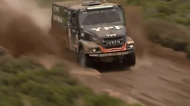 První část maratonské etapy skvěle zvládly české kamiony