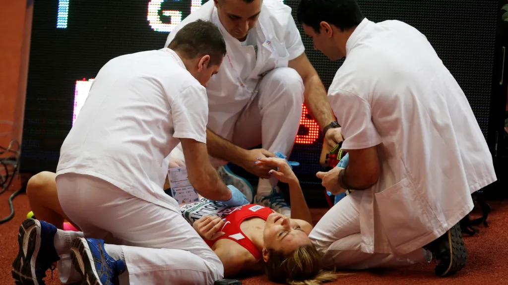 Denisa Rosolová v péči lékařů