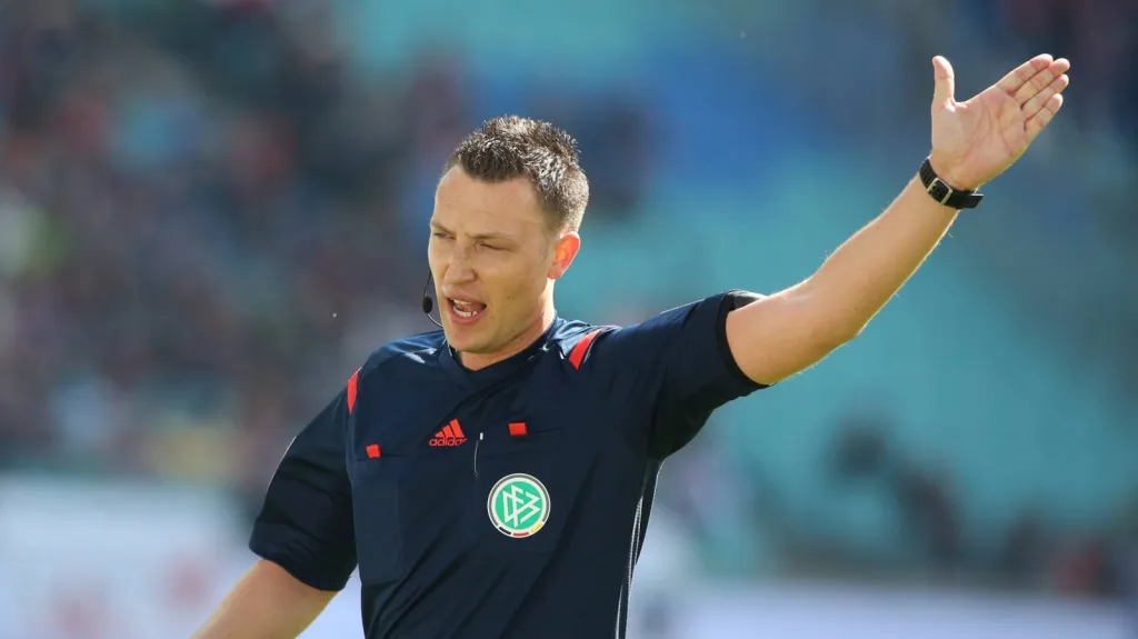 Fotbalový rozhodčí