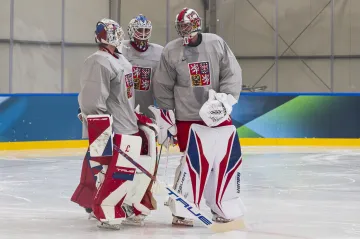 Čeští brankáři Lukáš Dostál, Karel Vejmelka a Daniel Vladař (zleva)