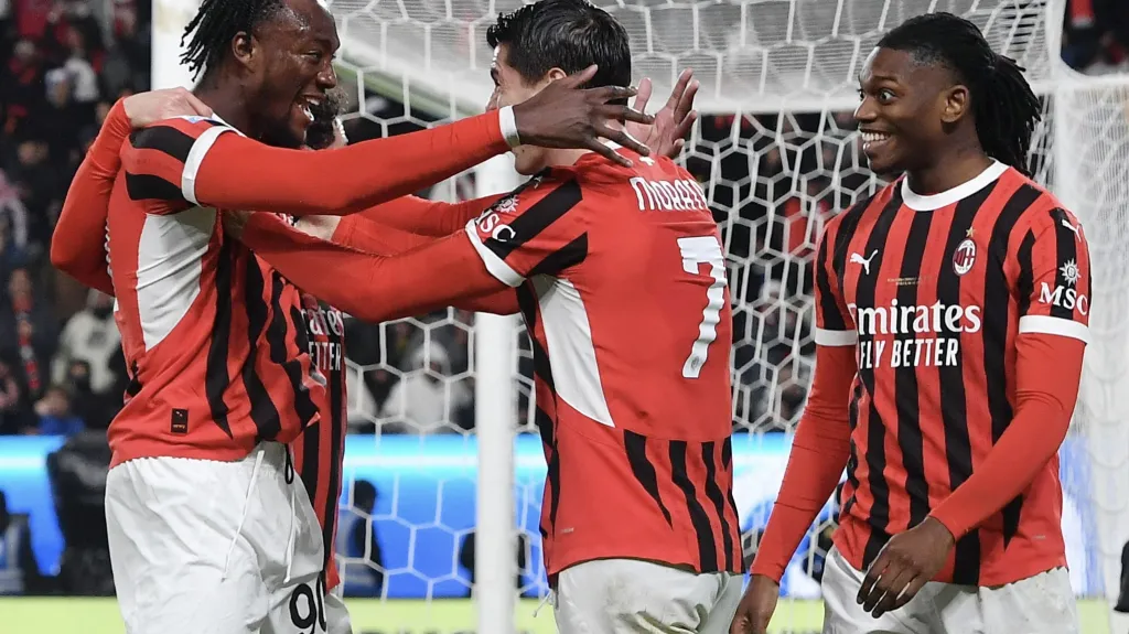 Tammy Abraham hrdinou AC Milán v nastavení superpoháru